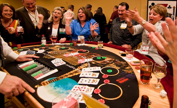 Read more about the article The Psychology Behind Casino Games: Why We Love Them